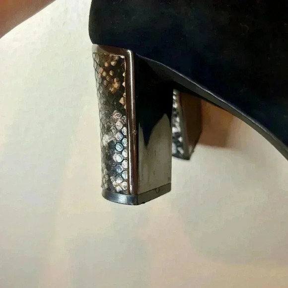 🖤🩶”Tahari” Black Suede Peep Toe Booties w/Snakeskin Print & Metallic Heel🖤🩶 - Picture 6 of 10